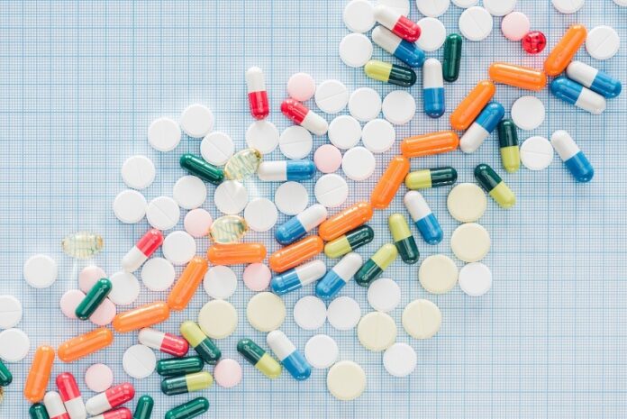 Interactions médicamenteuses : comment éviter les associations dangereuses et préserver sa santé ?