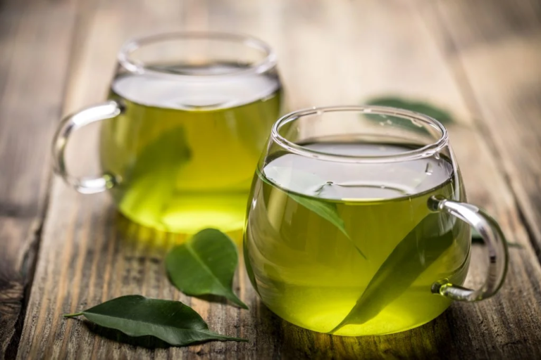 Le thé vert : le secret de la santé et de la longévité dans votre tasse