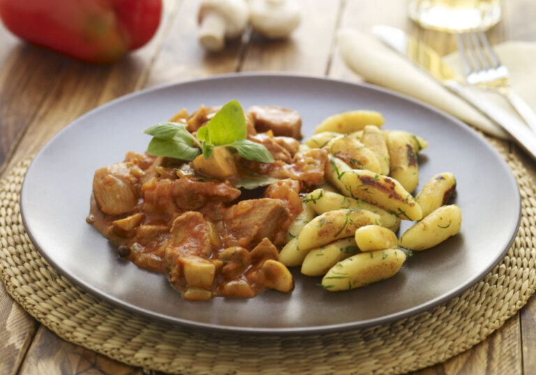 Ragoût de veau - une version légère du ragoût de veau classique d'Europe centrale