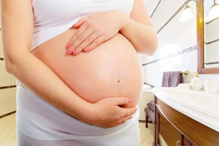 Saignements anaux pendant la grossesse : tout ce qu'il faut savoir sur les causes, les symptômes et le traitement